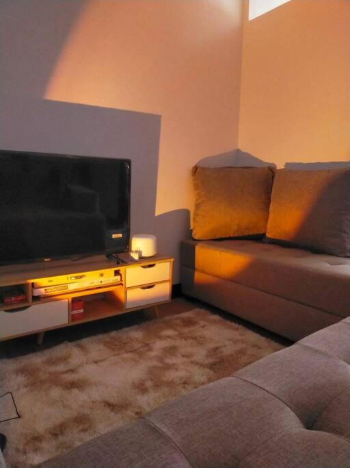 Cozy A10 Staycation - Hizvo