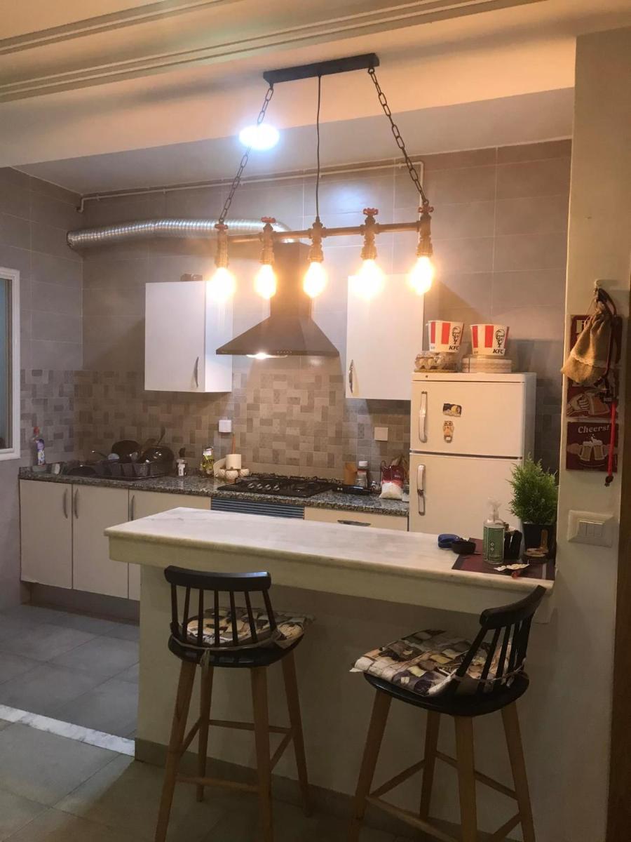 Charmant Cocon en Ville avec Bar-kitchenette et chambre à coucher double - Housity