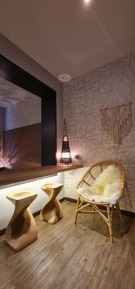 D Elegance Hotel - Housity