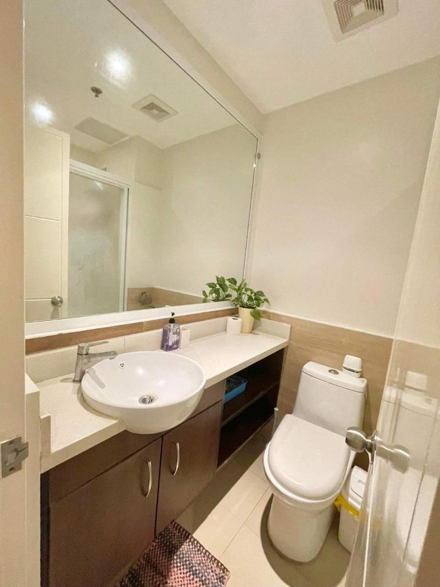 Suitetrails - Minimalist 32sqm studio unit @ Matina Enclaves
