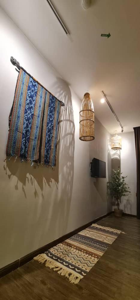 D Elegance Hotel - Housity