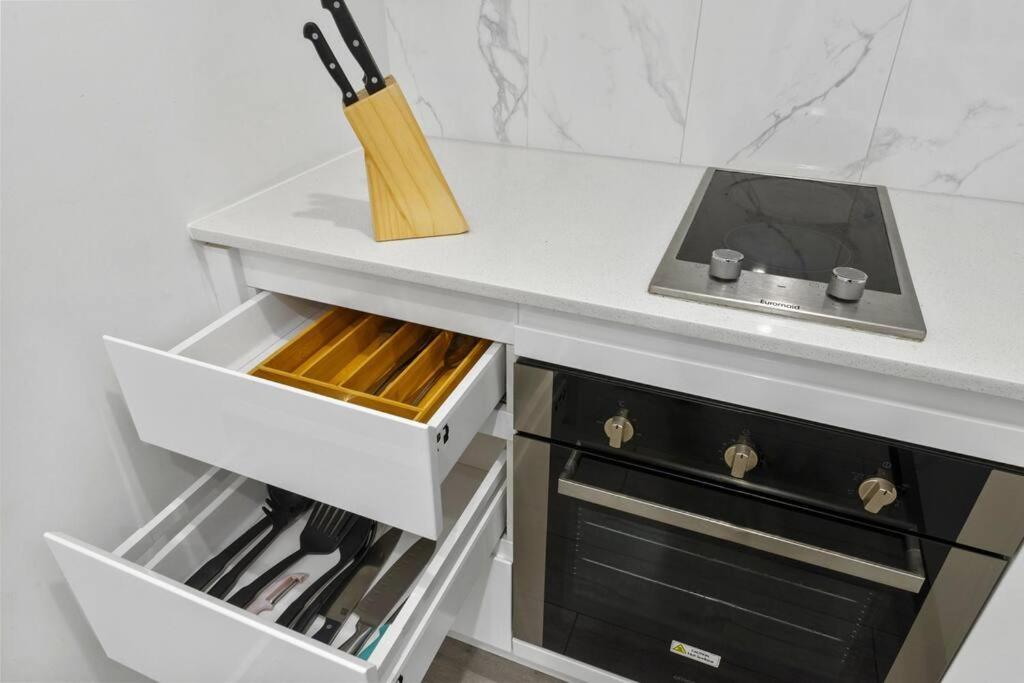 Lovely Studio in Burwood MHS - Housity