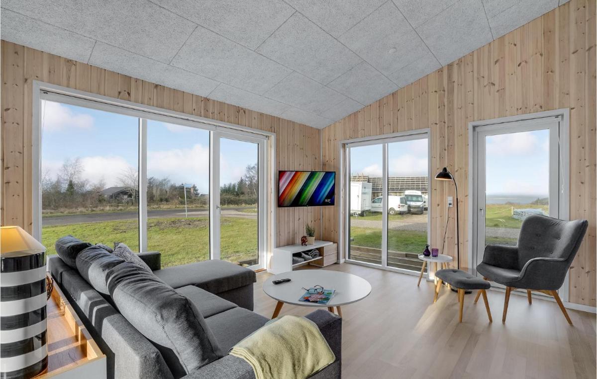 Beautiful Home In Løgstrup With Kitchen - Housity