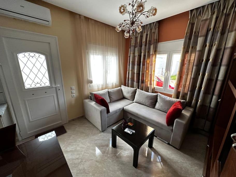 Demi's House - Housity