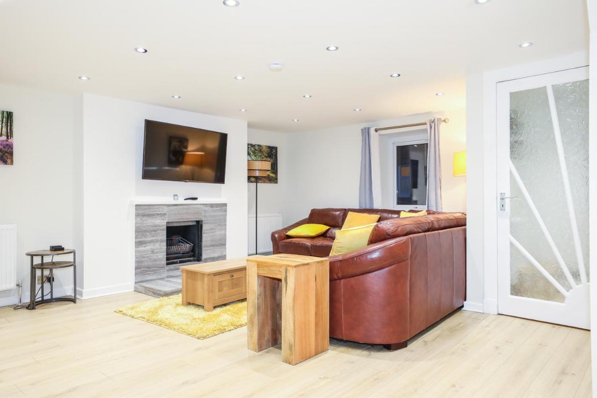 mySTAYINN Tomnahurich 3 Bedroom House - Housity