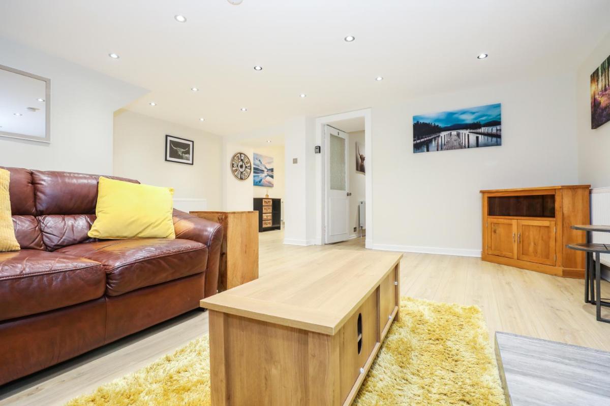 mySTAYINN Tomnahurich 3 Bedroom House - Housity