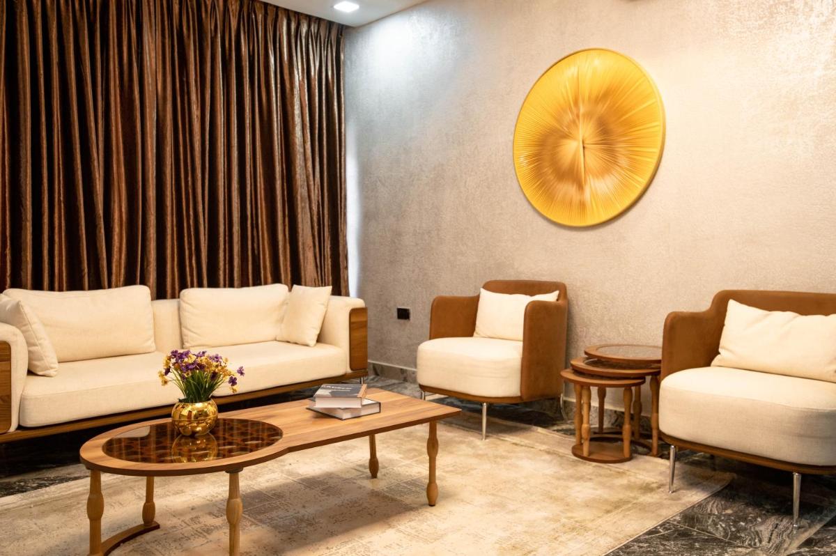 YANNA APARTMENT BY KHALIQUES - Housity