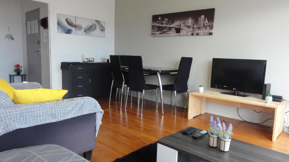 La Dolce Vita -T2 52m2- dernier étage- terrasse-parking-WIFI FIBRE - Housity