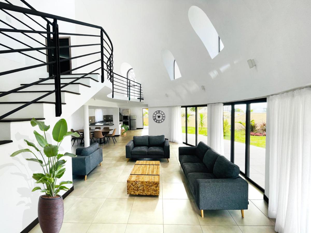 Sea & Mountain View Villa with Private Pool - Housity