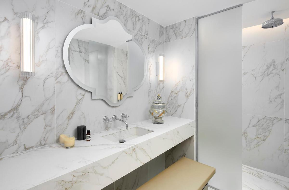 Salle de bains dans l'établissement Hotel de Montesquieu