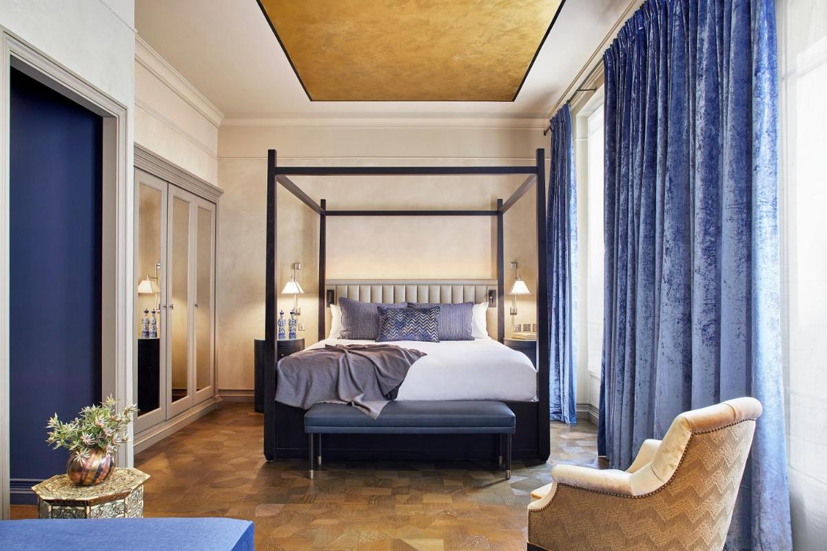 Un ou plusieurs lits dans un hébergement de l'établissement Hotel de Montesquieu