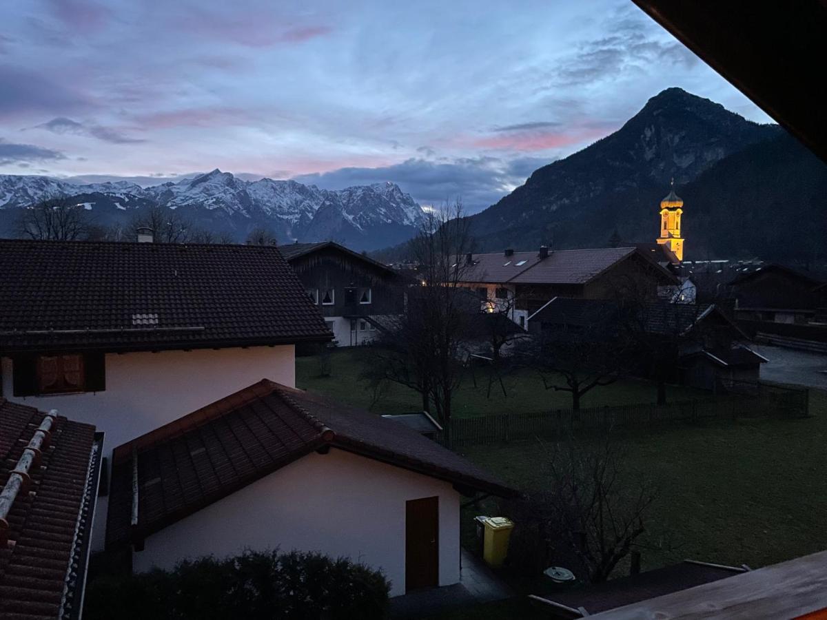 Dachgeschosswohnung mit traumhaftem Zugspitzblick bei Garmisch - Housity