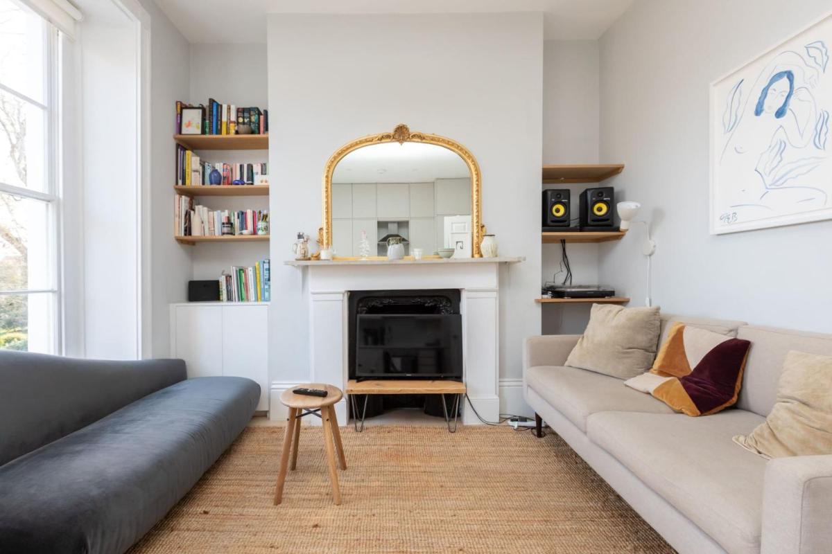 Beautiful & Light 1 Bedroom Flat near Hackney Central - Housity