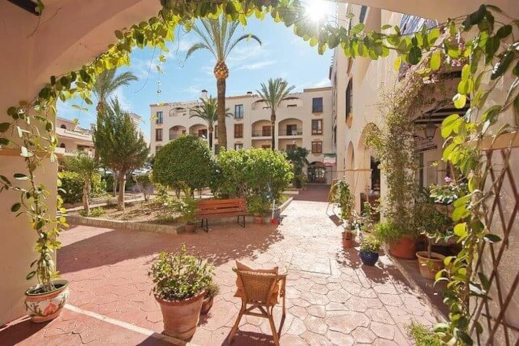 Luxury 4 bed townhouse Duquesa with breathtaking views close to Port and Beach - Housity