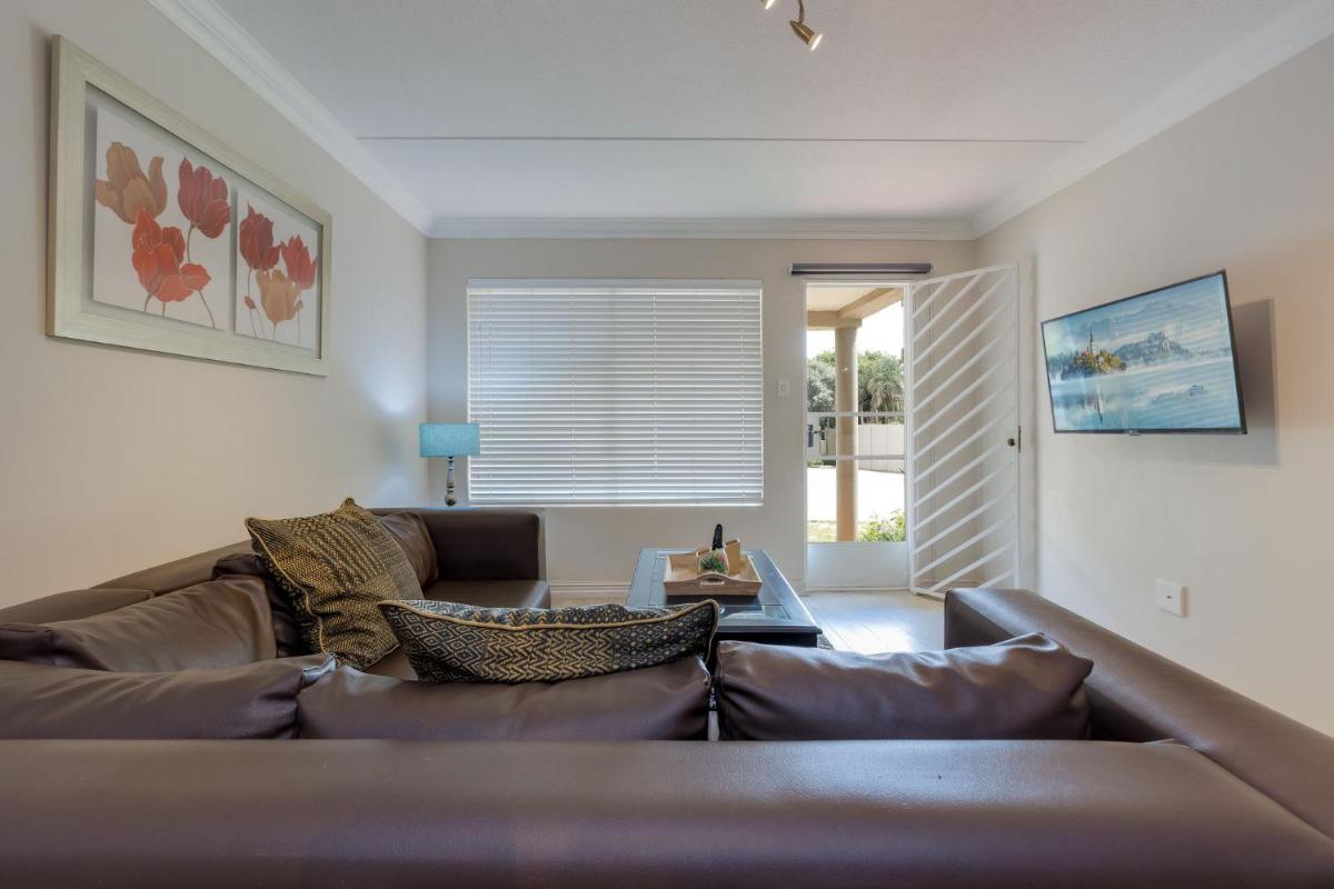 RAD STAYS - 26 Madison Palms East 112 North Road Sandown - Housity