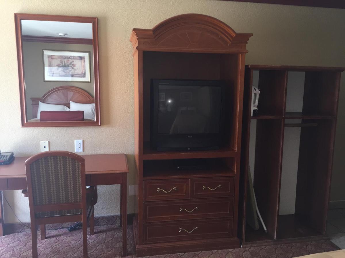 Thunderbird Lodge - Housity