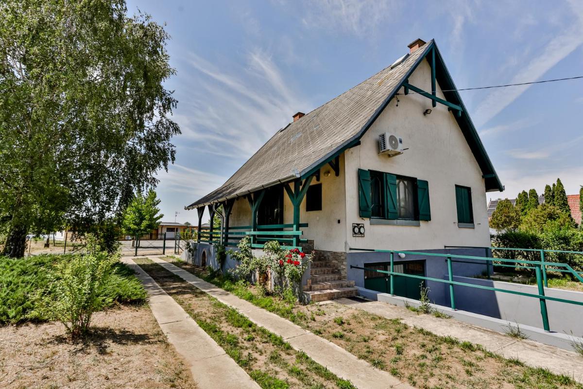Halfarock Üdülőház - Housity