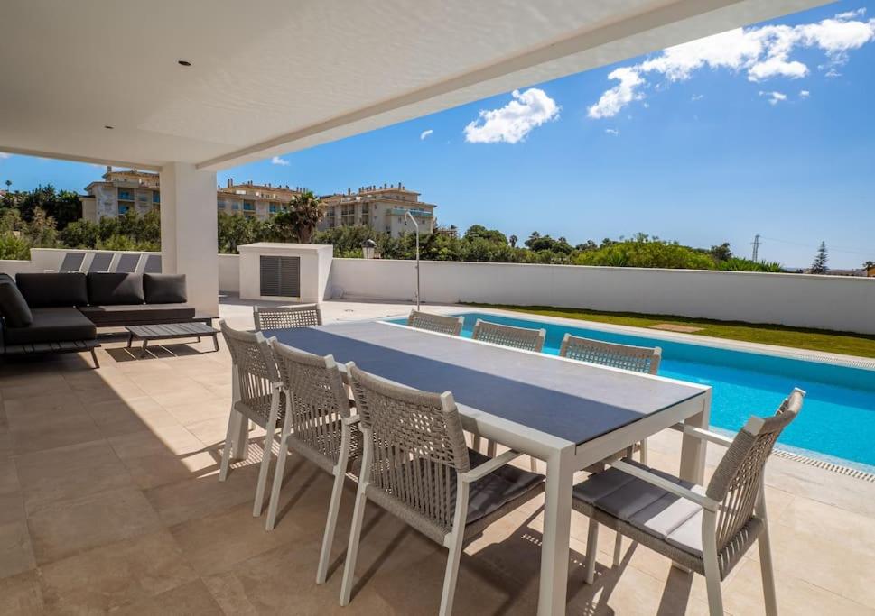 Modern villa walking distance from the beach - Housity