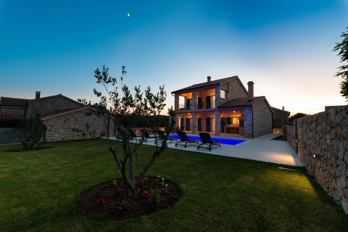 Villa Banovi with heated pool - Housity