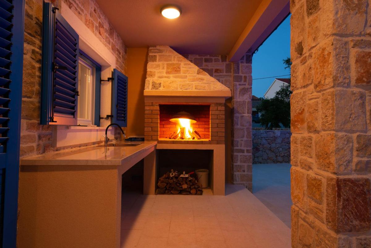Villa Banovi with heated pool - Housity