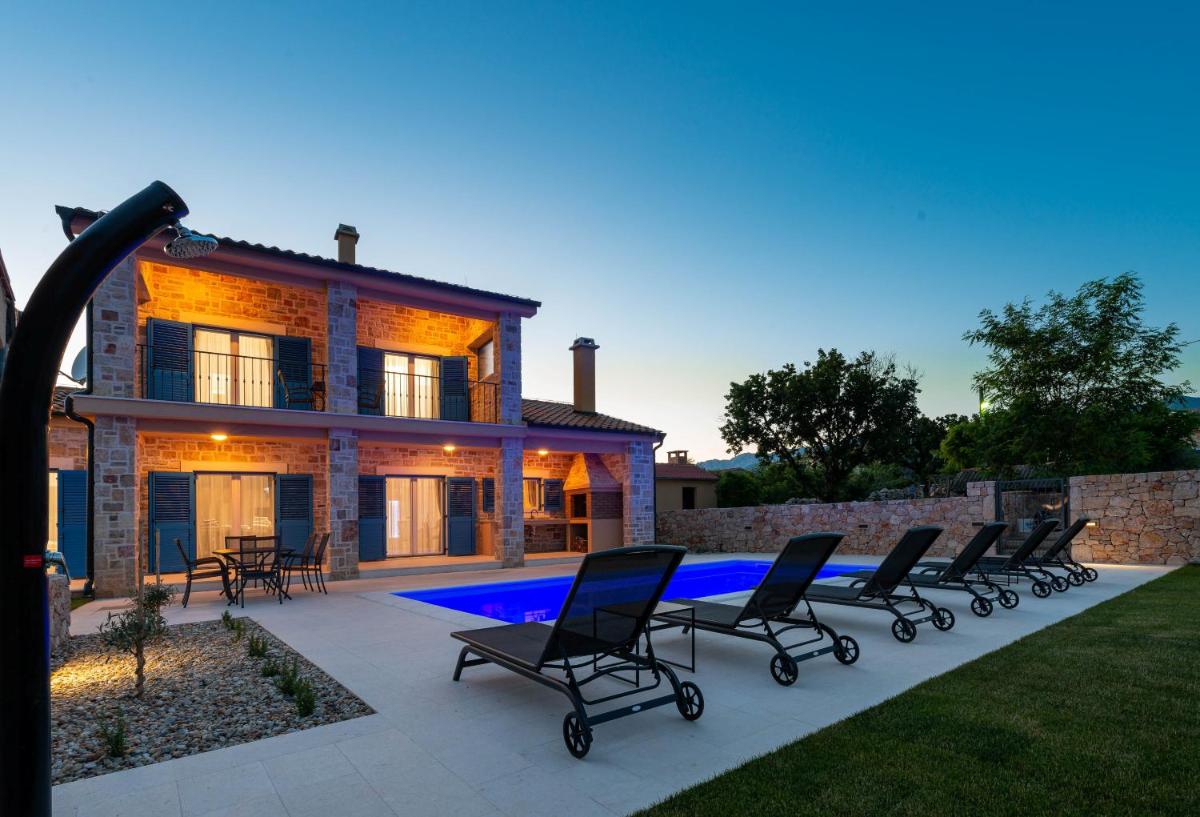 Villa Banovi with heated pool - Housity