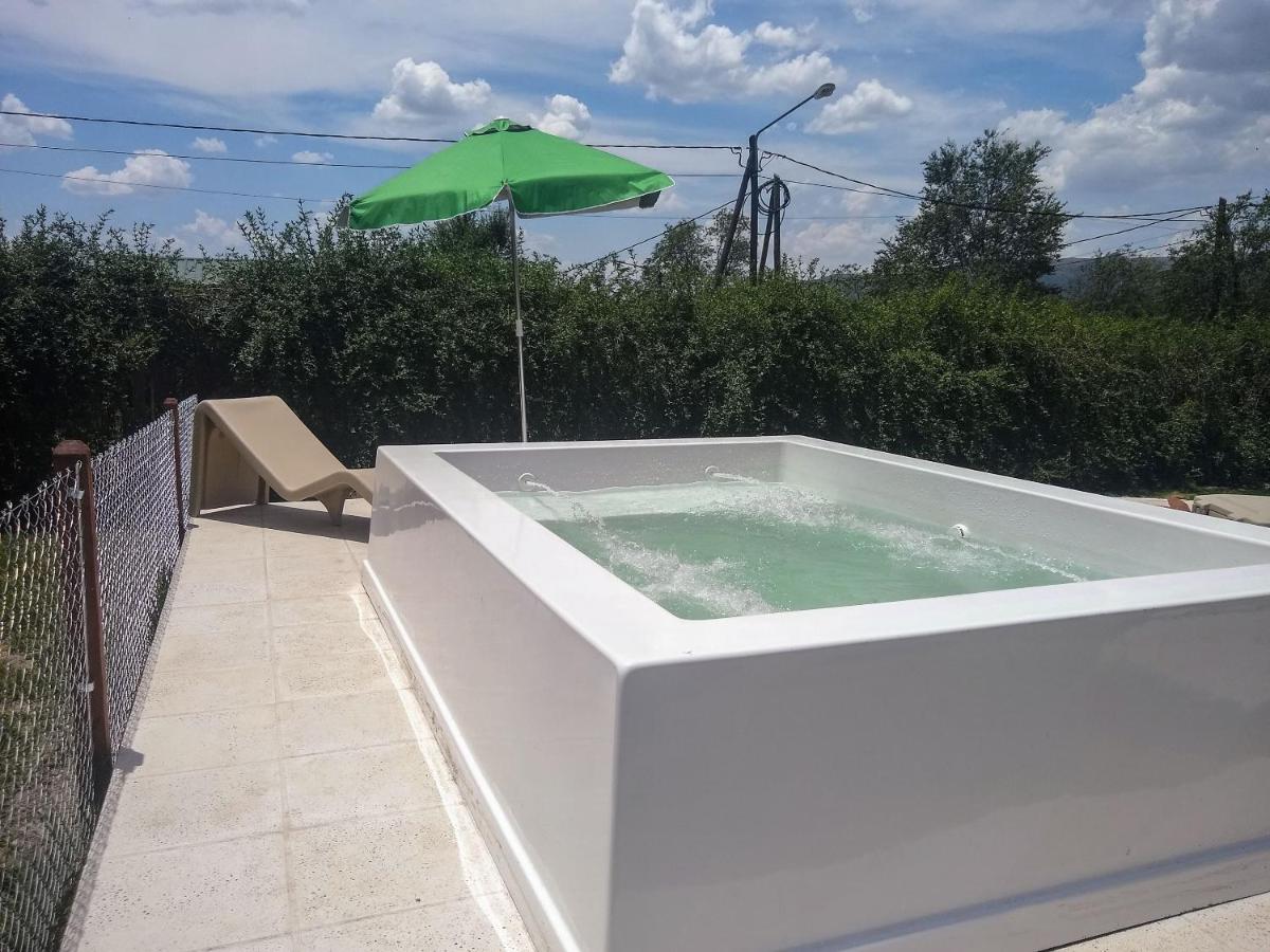 Casa Arboles De Tala con parque amplio - Housity
