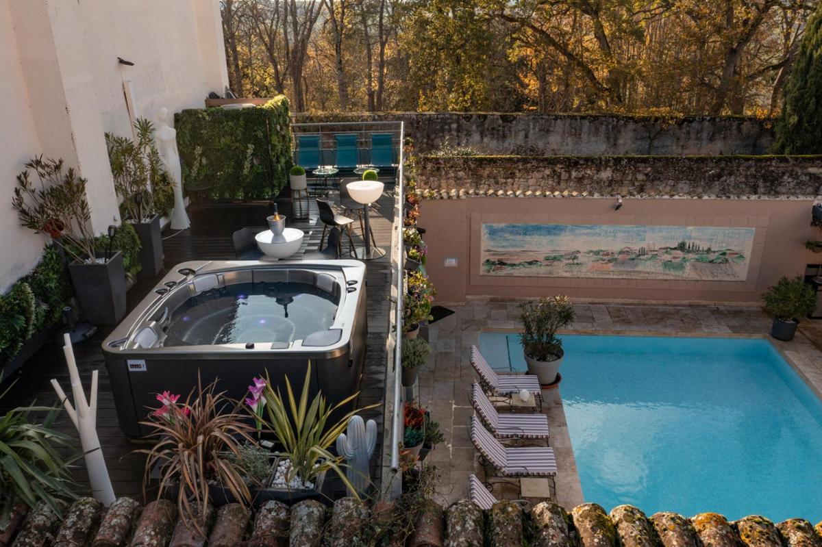 Maison Toscane in a remarkable village - heated pool, jacuzzi, billiard & ensuite luxury bedrooms - Housity