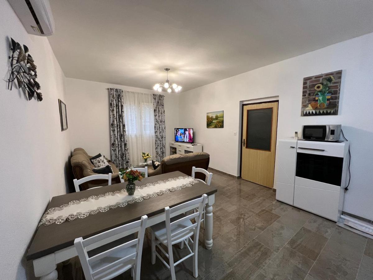Staro Selo Sukošan - Housity
