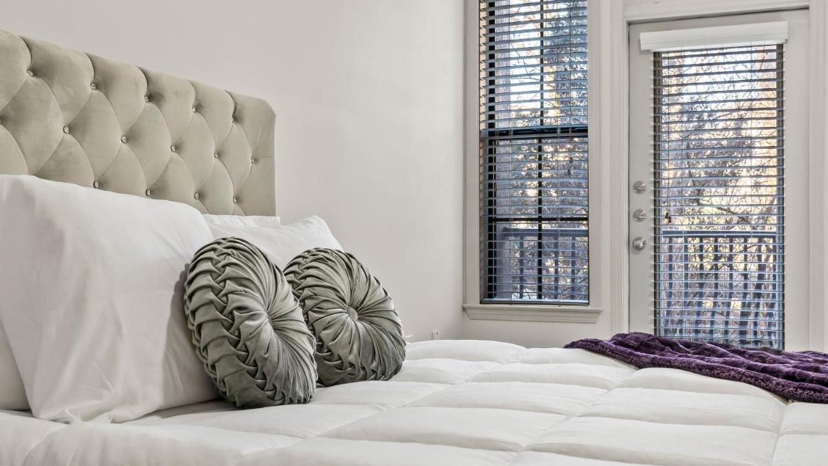 “Essence” Condo in Buckhead - Housity