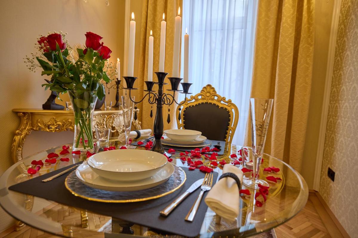 Sophie's Place - Love Edition - Housity