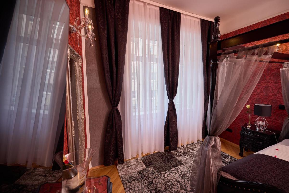 Sophie's Place - Love Edition - Housity