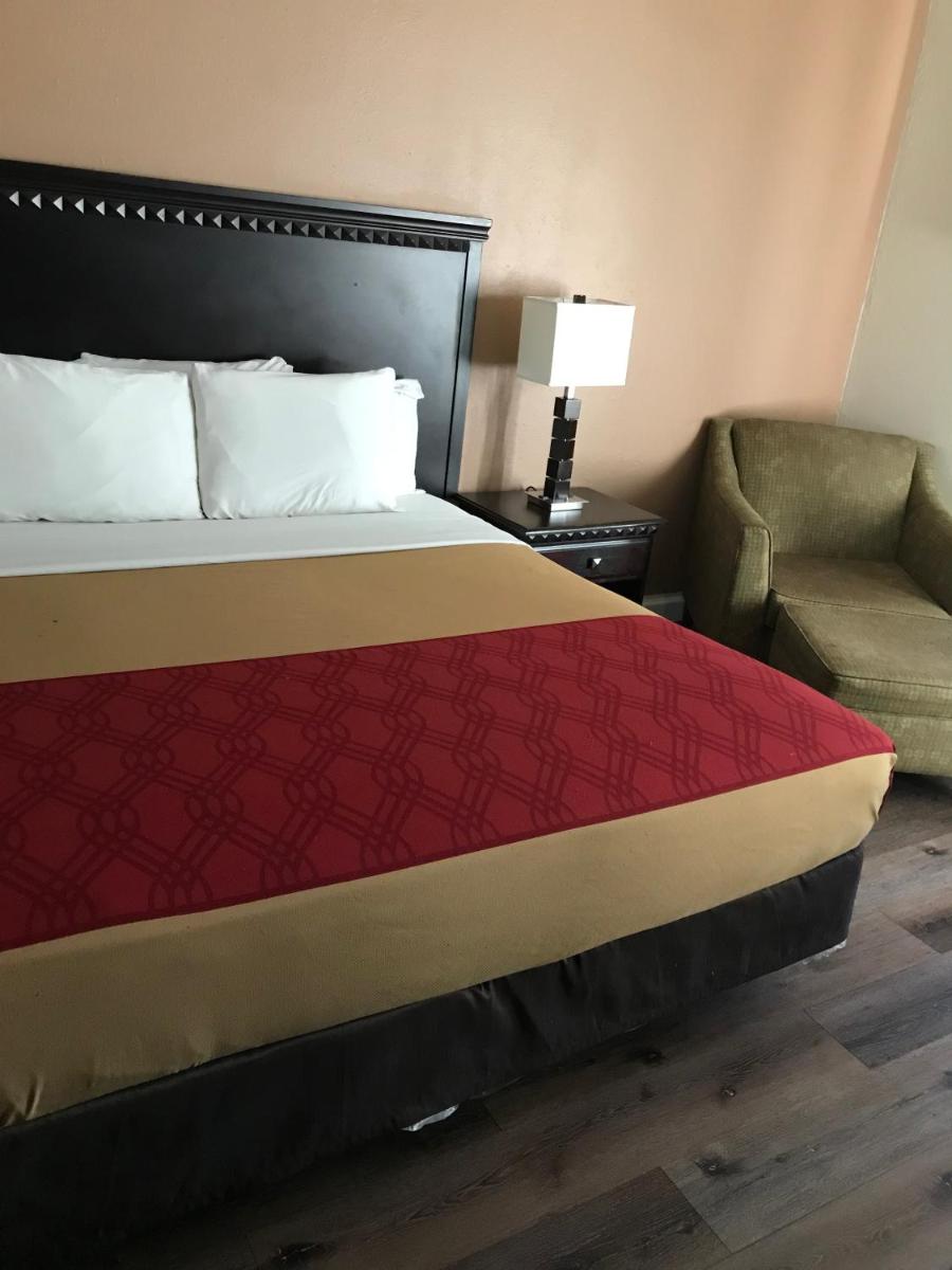 The Best Inn & Suites - Housity