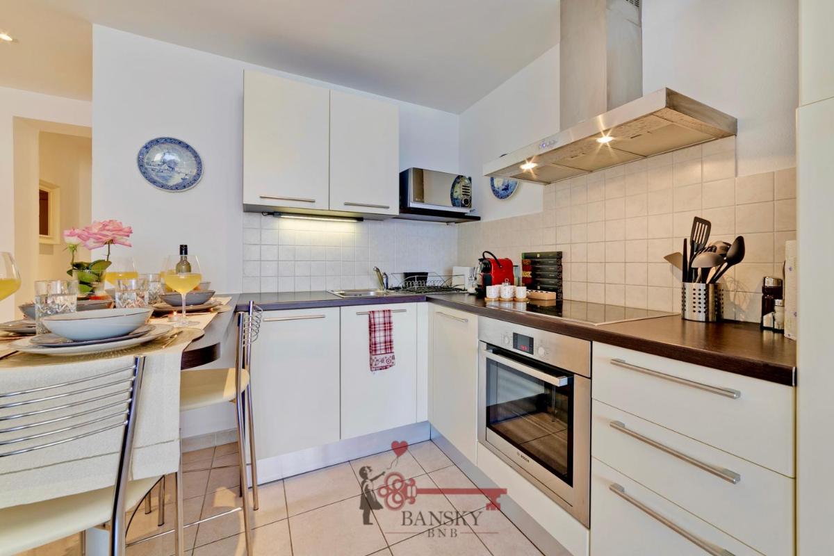 'Cuore di Rose' Parking - Welcome Set, Netflix, for 4 Persons -By EasyLife Swiss - Housity