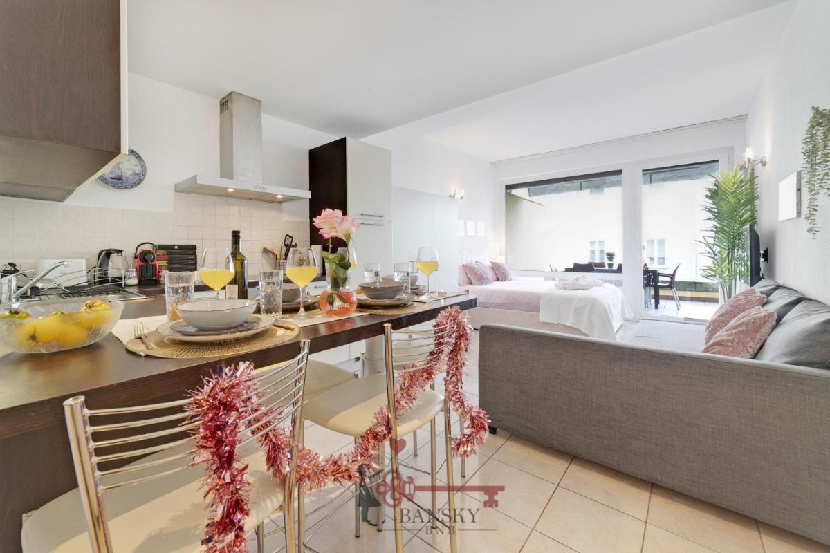 'Cuore di Rose' Parking - Welcome Set, Netflix, for 4 Persons -By EasyLife Swiss - Housity