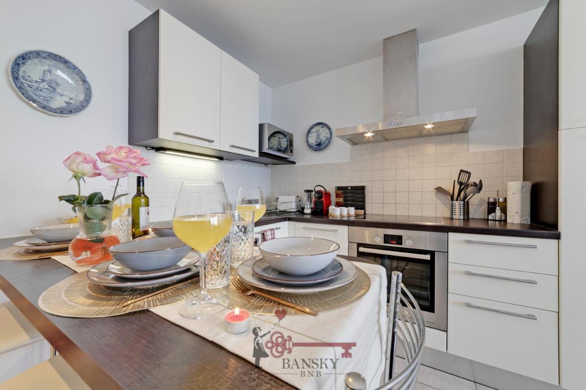 'Cuore di Rose' Parking - Welcome Set, Netflix, for 4 Persons -By EasyLife Swiss - Housity