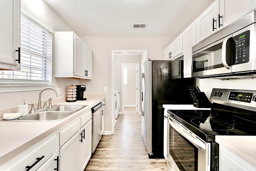 NEW Peaceful Retreat near Ft Jackson & Downtown! - Housity