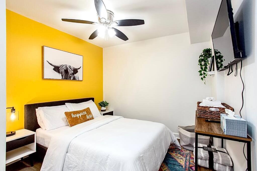 Retro Mid-Century Guest Suite w/ Private Driveway! - Housity