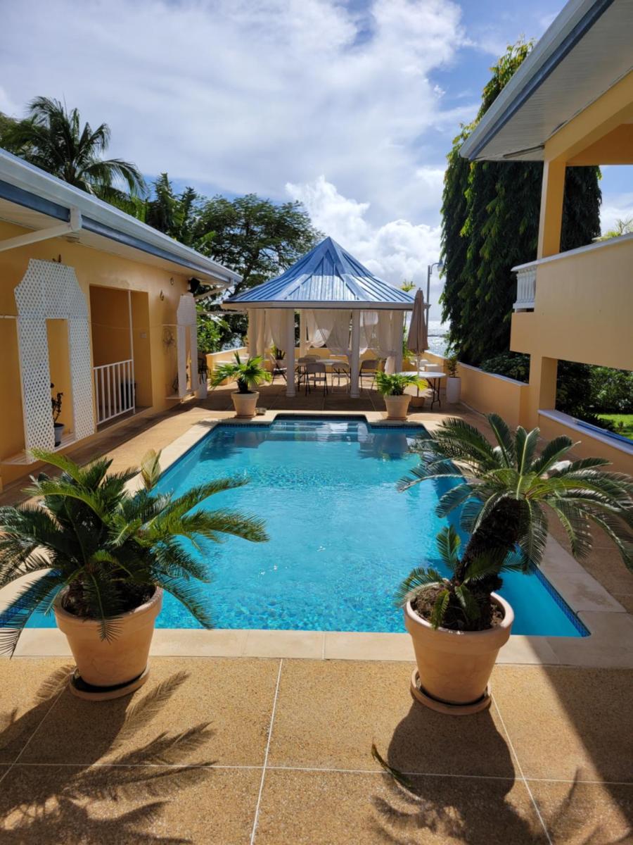 Suitetrails - Sunshine Beachfront Guesthouse