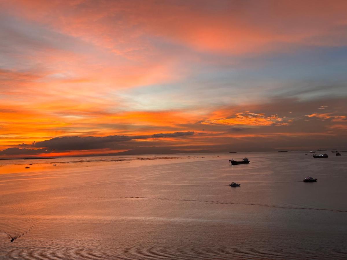 1BRFacing ManilaBay SunsetNear Okada Solaire 1Park - Housity