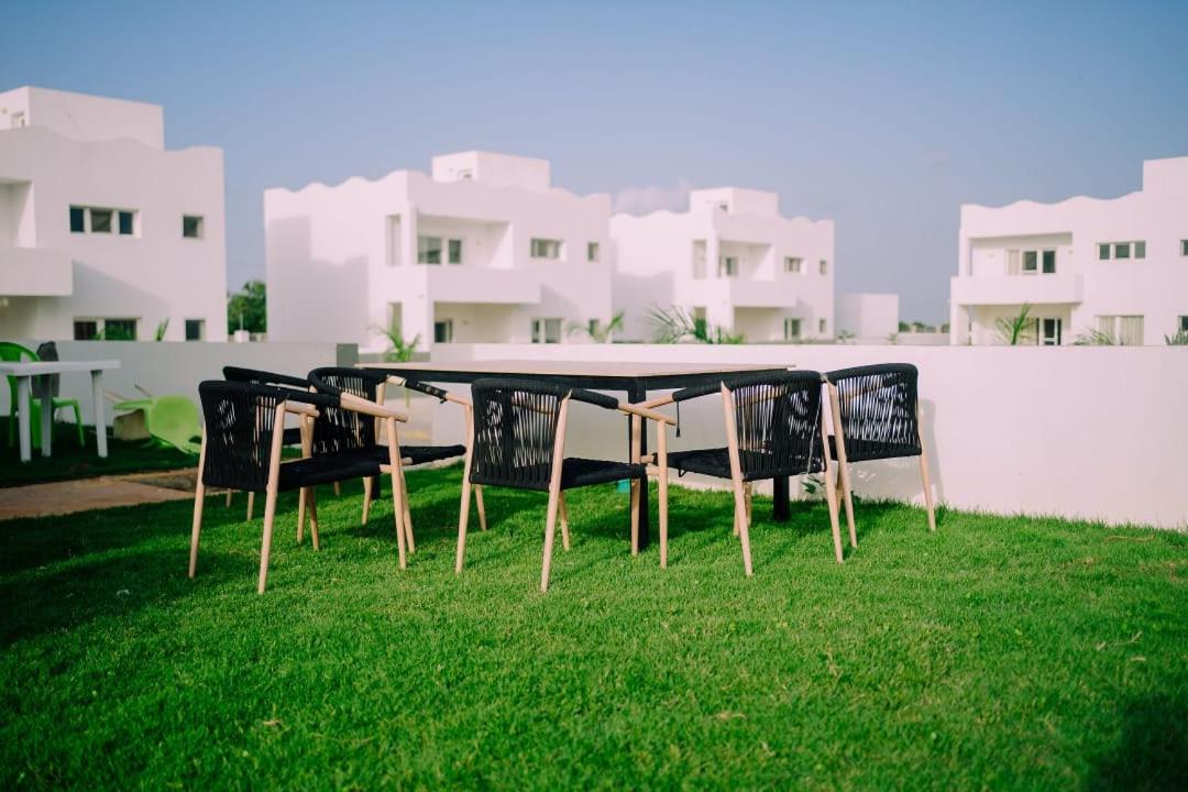White residence apartments - Housity