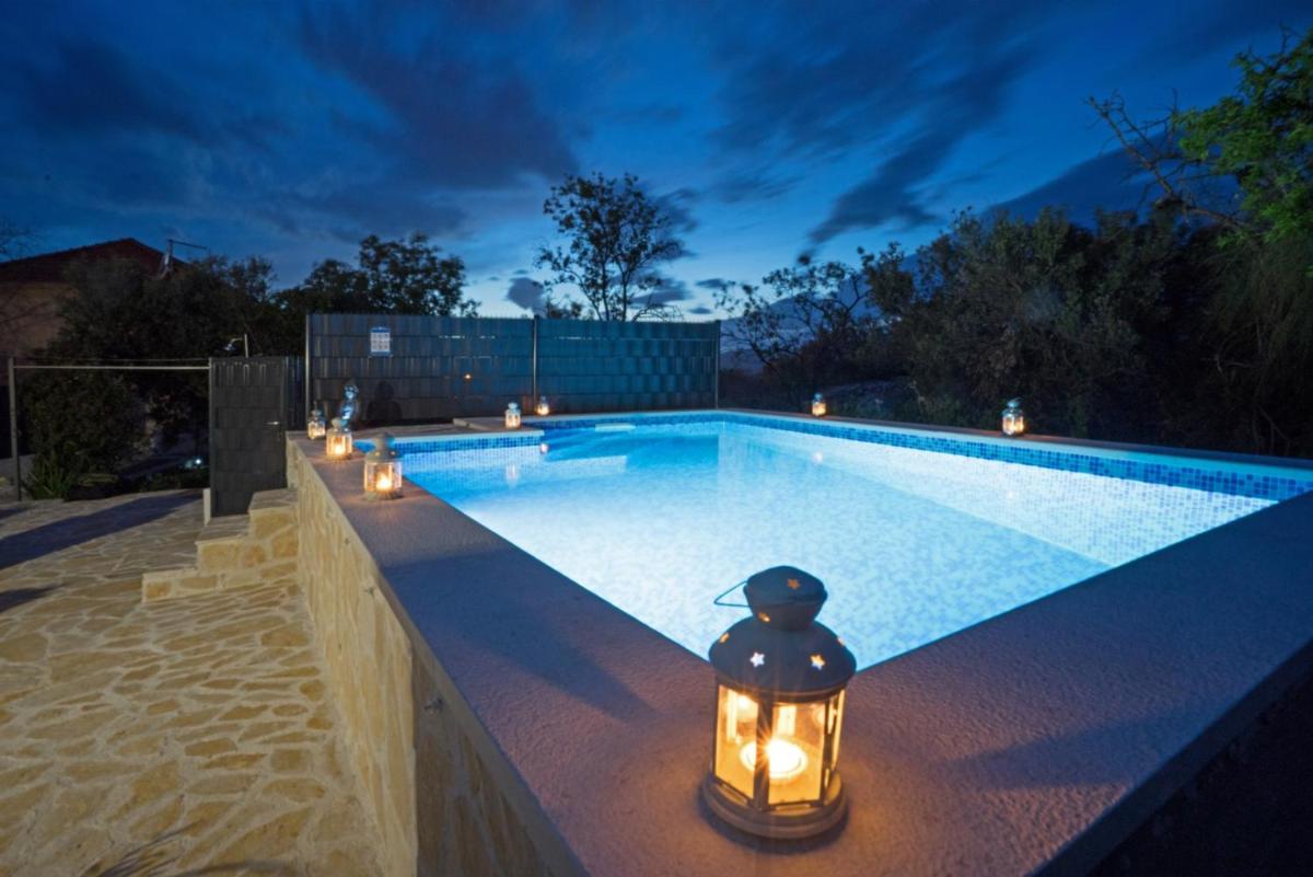 Holiday home Ambi for 6, heated pool near Trogir - Housity