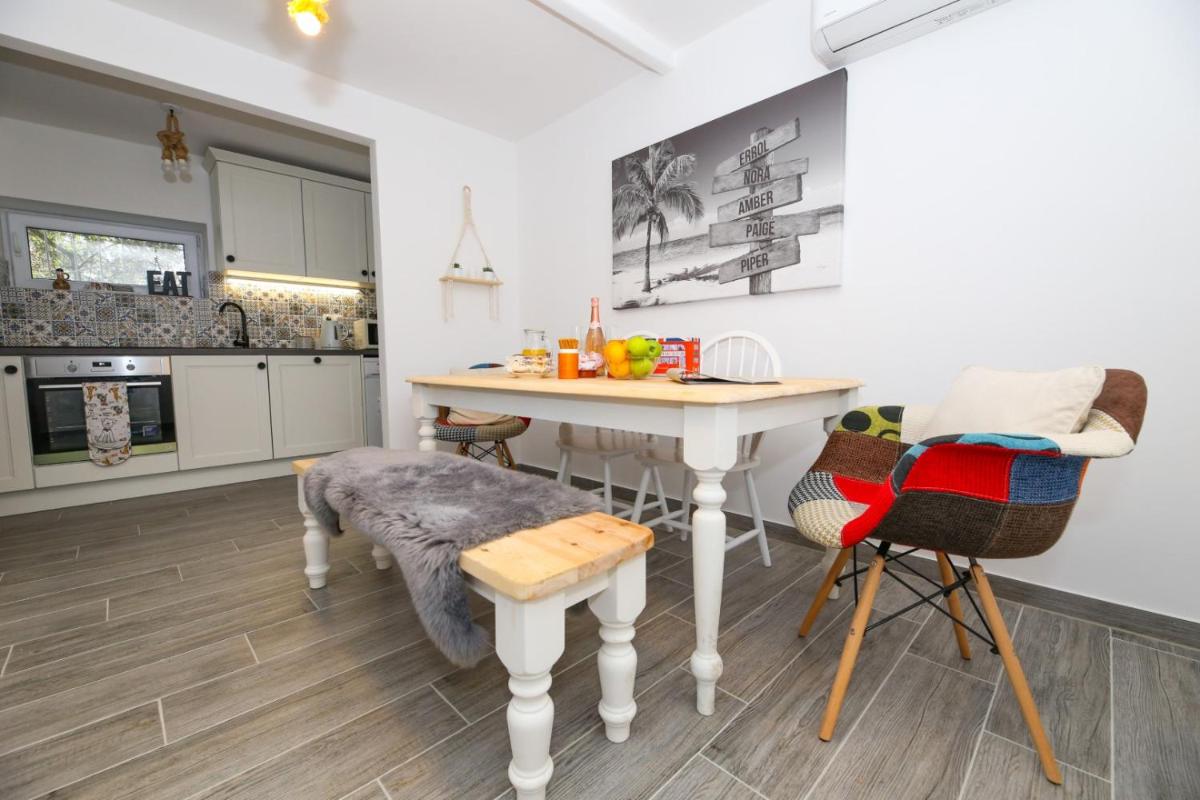 Holiday home Ambi for 6, heated pool near Trogir - Housity