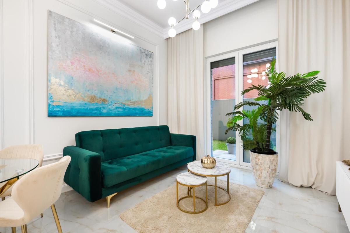 New Praga Ladies' & Gentlemen's Apartments - Housity