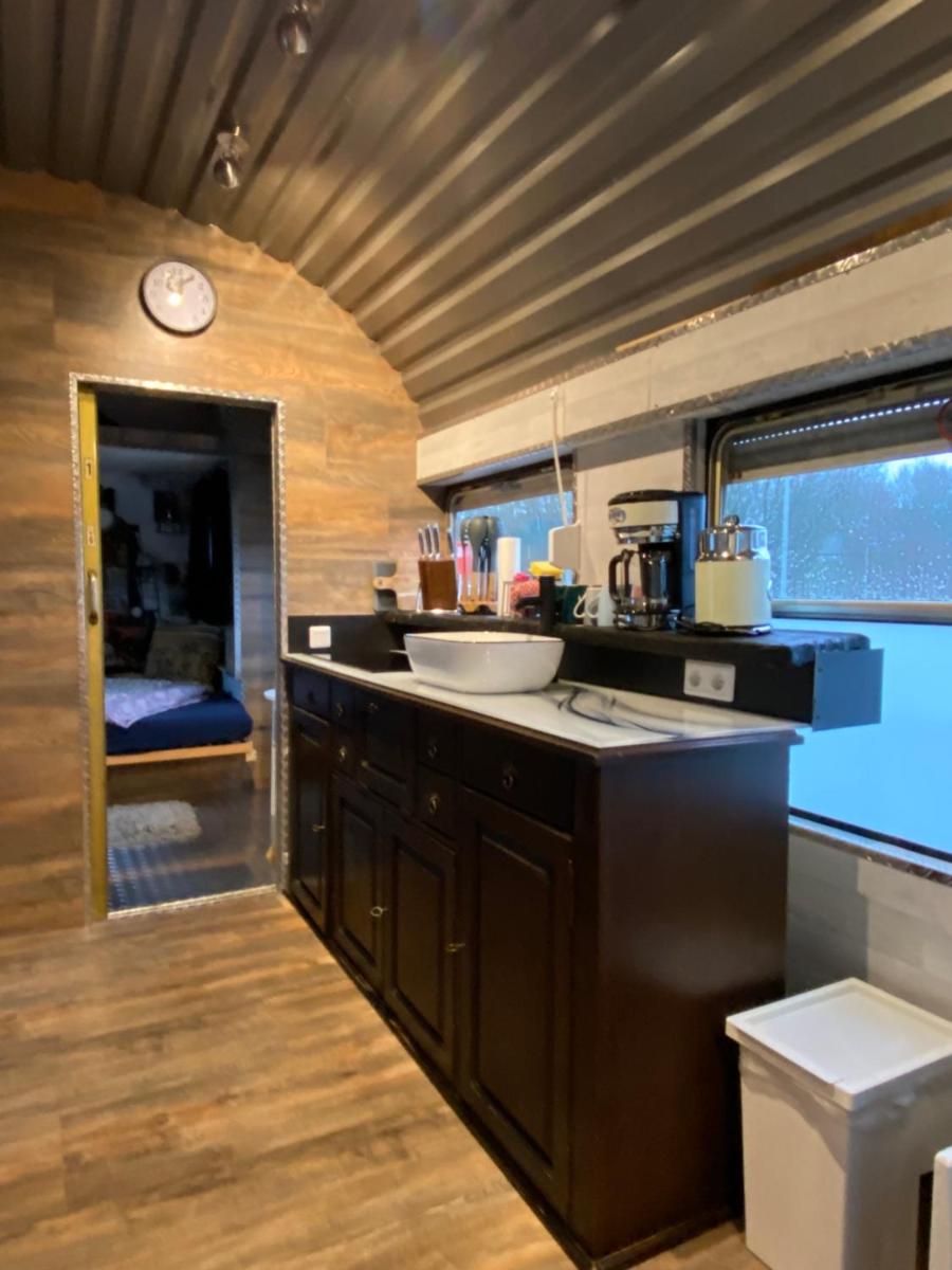 Gleis 2, Waggon mit Ofen, optional mit Whirlpool und Sauna - Housity