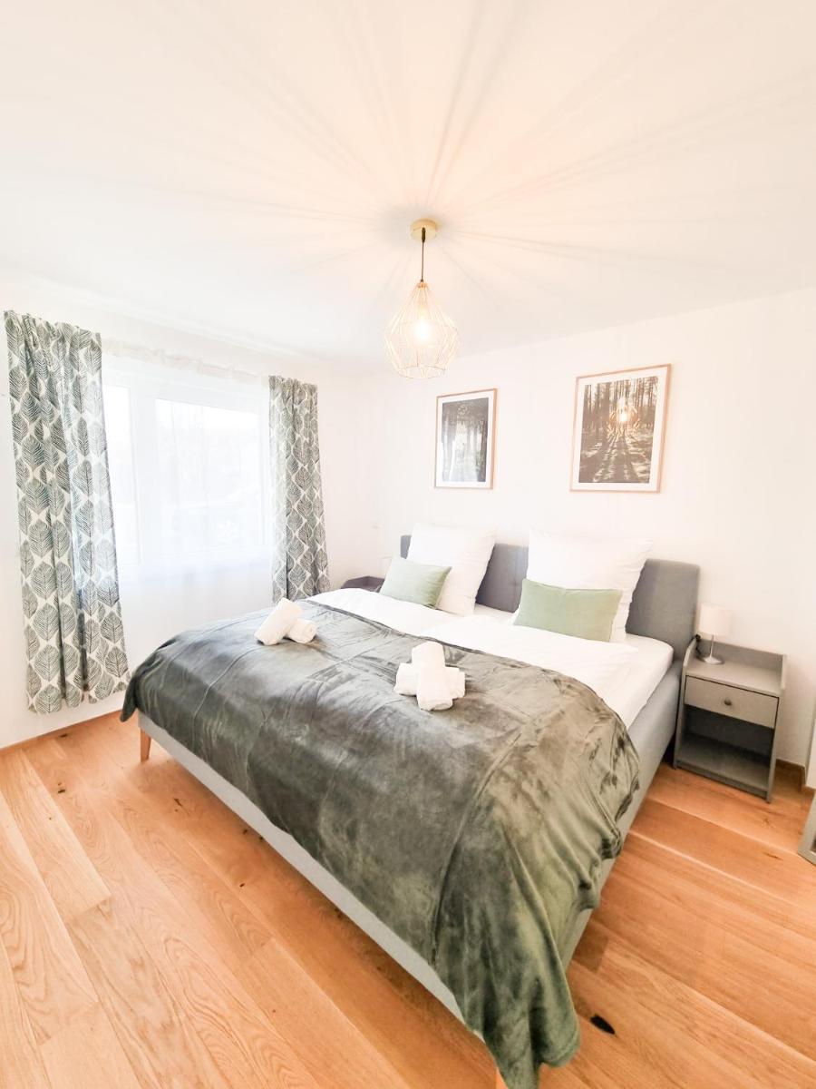 OrangeHome: Waldlichtung - zentral zwischen Therme und Stadtmitte - Housity