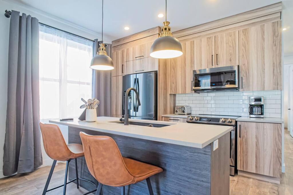 201 Condo au rez de chaussée , au coeur de Bromont - Housity