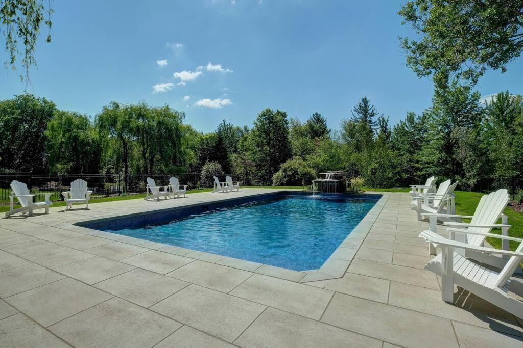 201 Condo au rez de chaussée , au coeur de Bromont - Housity