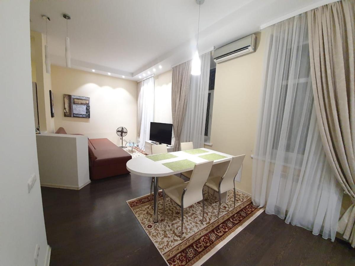 Suitetrails - Boulevard Ultra Central Apartments in the heart of Chisinau