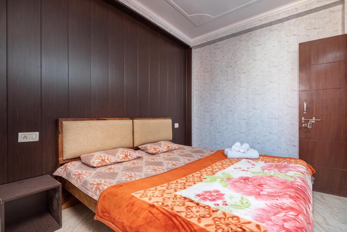 TF Cozy Flats Bnb 2 BHK Flat,Near Airport Delhi - Housity