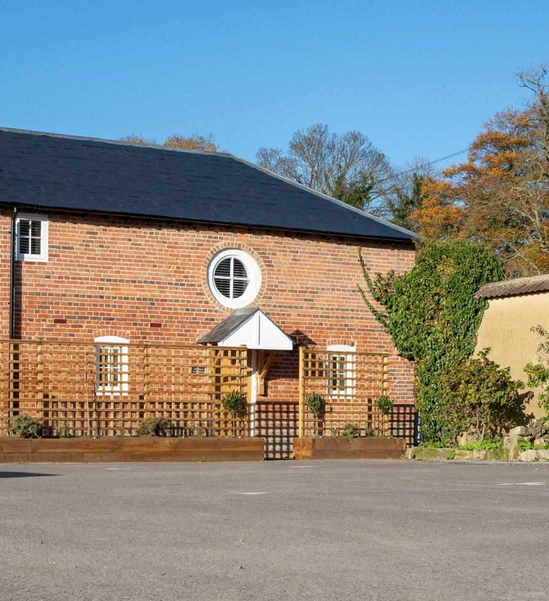Rollestone Coach House - Housity